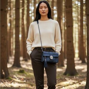 Chic Black Snakeskin Crossbody Bag